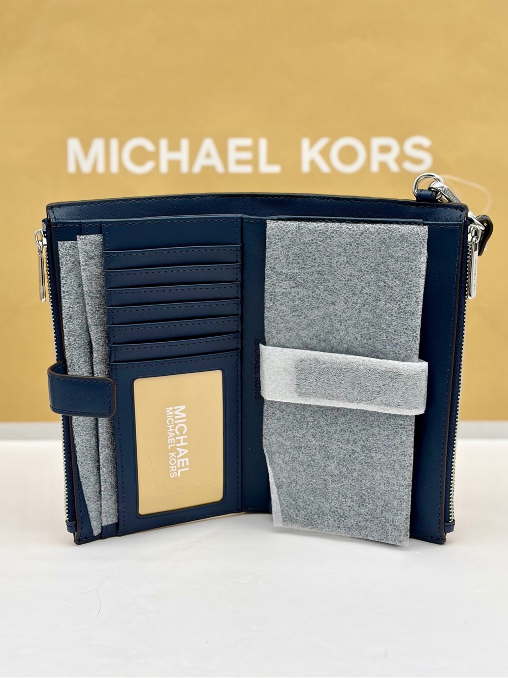 MICHAEL KORS Jet Set Travel Large Printed Signature Logo Wristlet Admiral - Picture 4 of 11